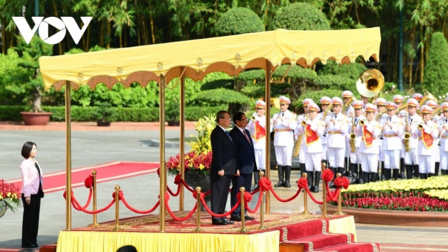 Welcome ceremony held for Chinese Premier in Hanoi